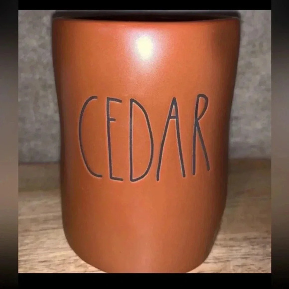 Rae Dunn CEDAR Candle - Mandarin Cedar Scented - Picture 1 of 3
